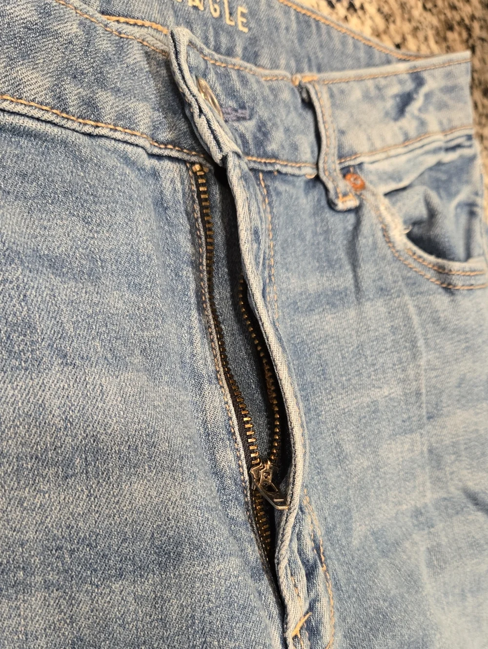 AMERICAN EAGLE HIGH-RISE BAGGY WIDE LEG JEANS. SIZE 12. MEDIUM WASH.